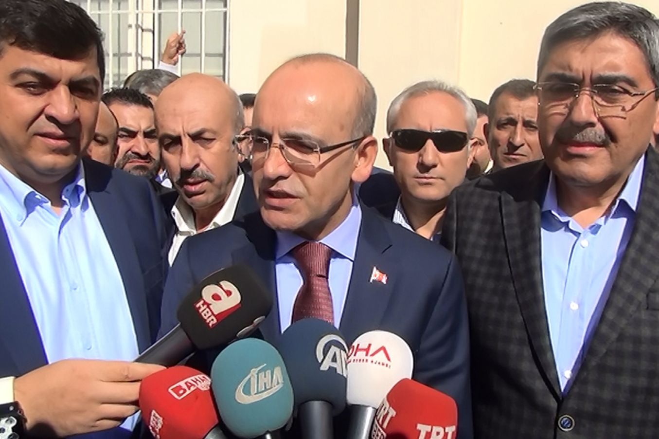 Şimşek: Koalisyon ihtimalini düşünmüyoruz Şimşek: Koalisyon ihtimalini düşünmüyoruz